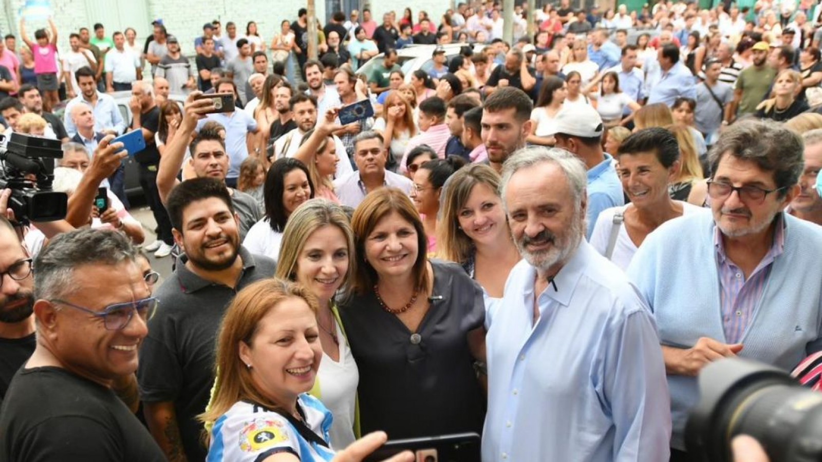 Bullrich y De la Torre, de campaña en San Miguel y José C. Paz
