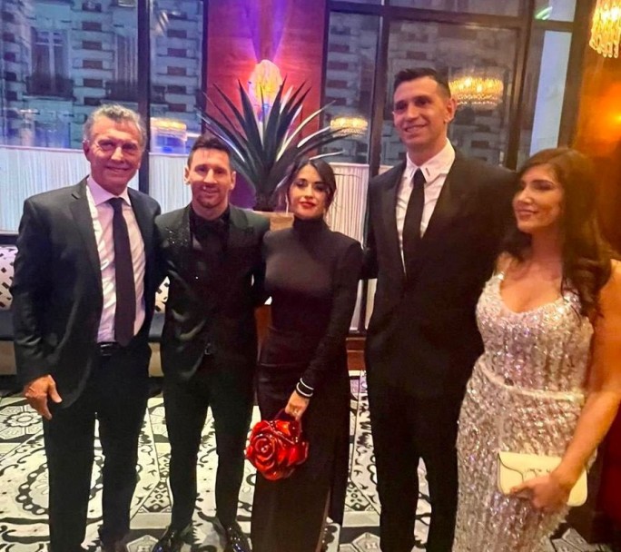 Mauricio Macri y la foto con Lionel Messi y "Dibu" Martínez