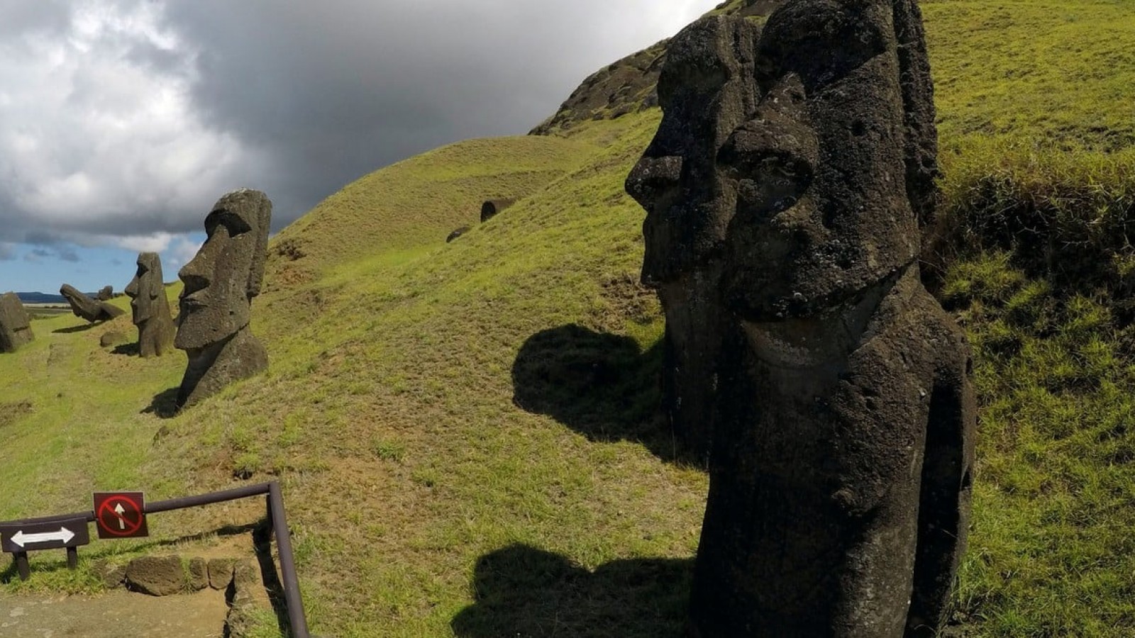 Un nuevo moái fue encontrado sepultado en la Isla de Pascua
