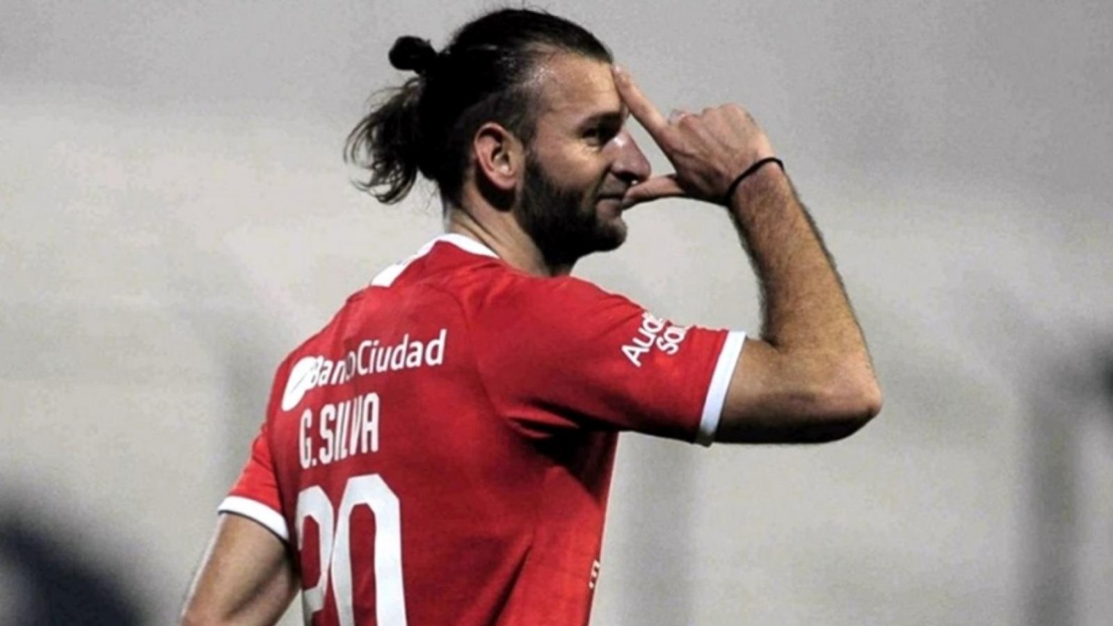 La FIFA condenó a Independiente a pagarle 1.650.000 dólares al defensor Gastón Silva