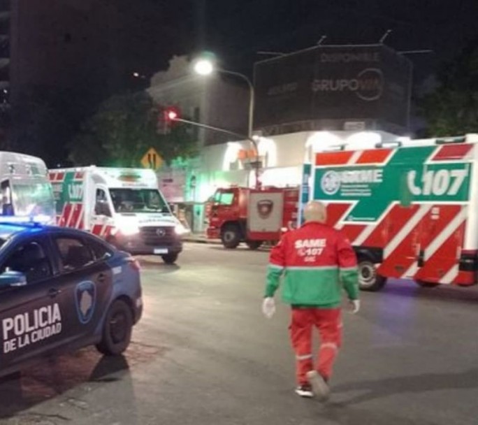 Se derrumbó una casa de 2 pisos en Floresta, hay 2 muertos y 41 heridos