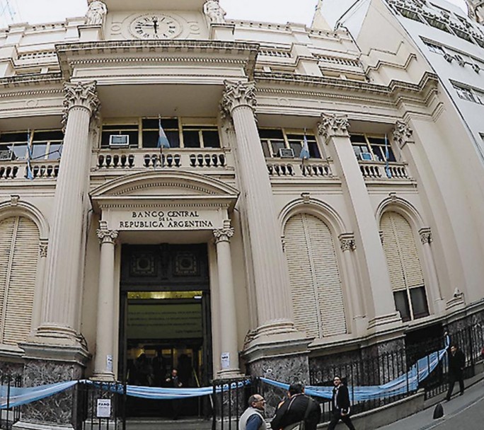 Luego de la intervención del BCRA bajó el dolar blue