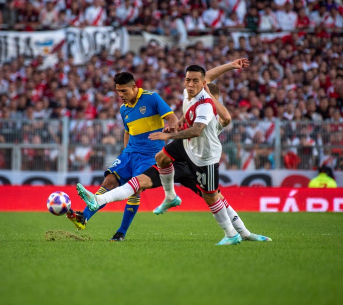 En un partido caliente, River se quedó con el superclásico