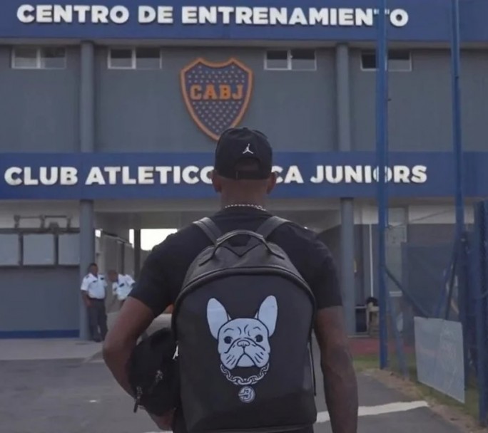 Luego de la condena por violencia de género, autorizaron a Villa a viajar a Colombia