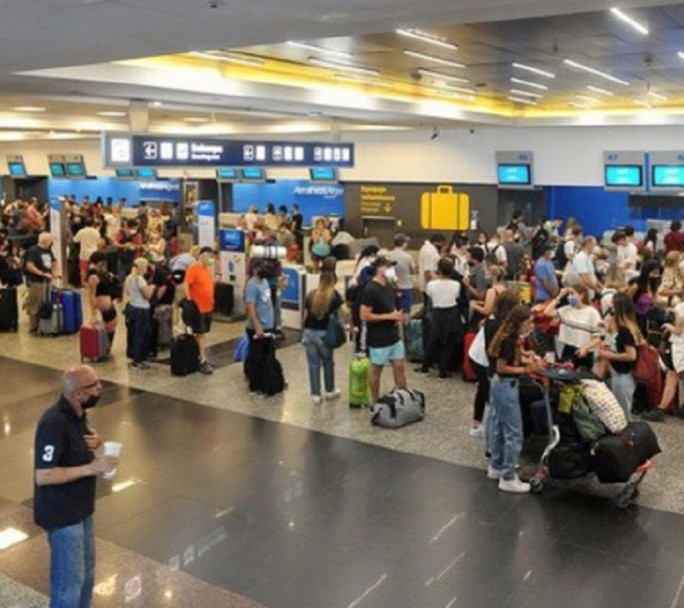 Con las medidas de fuerza levantadas, sigue habiendo demoras en Aeroparque