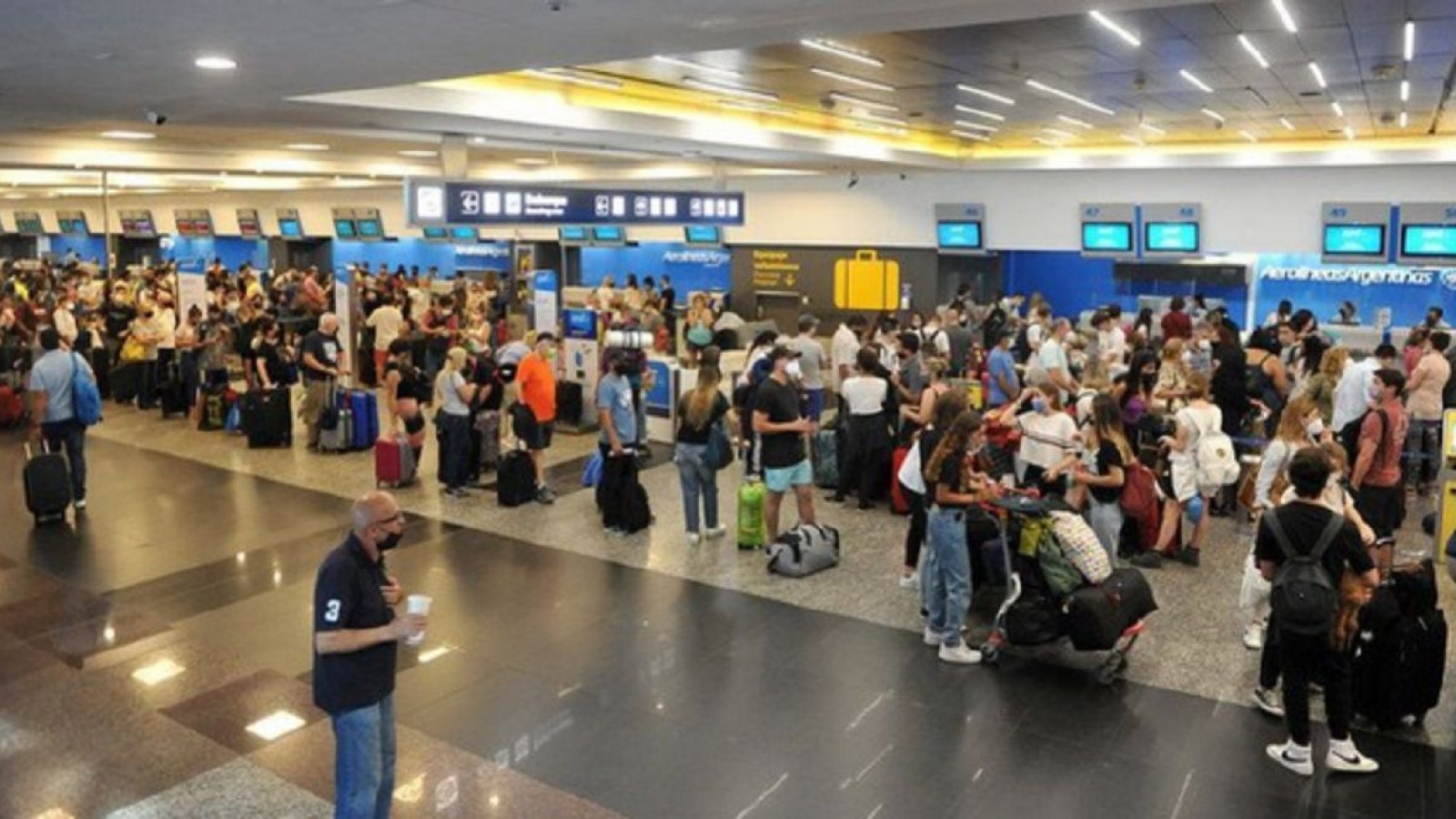 Con las medidas de fuerza levantadas, sigue habiendo demoras en Aeroparque