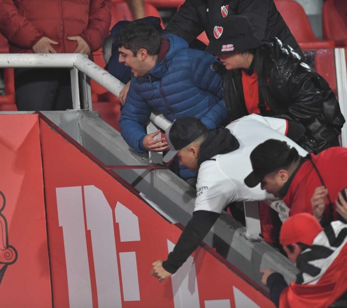 Independiente publicó hoy un comunicado en el que repudió "la injustificada represión policial"