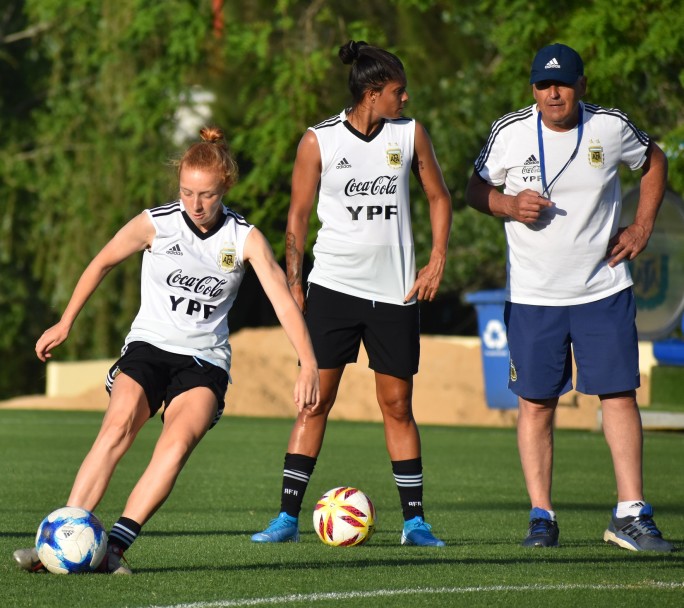 La Selección argentina femenina se entrenó de cara al partido frente a Suecia