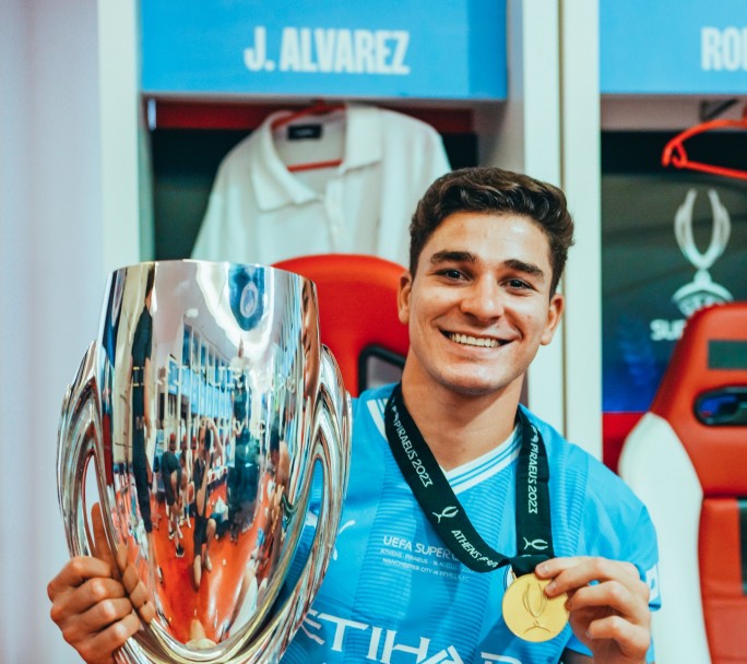 Julián Álvarez se consagró campeón de la Supercopa de Europa