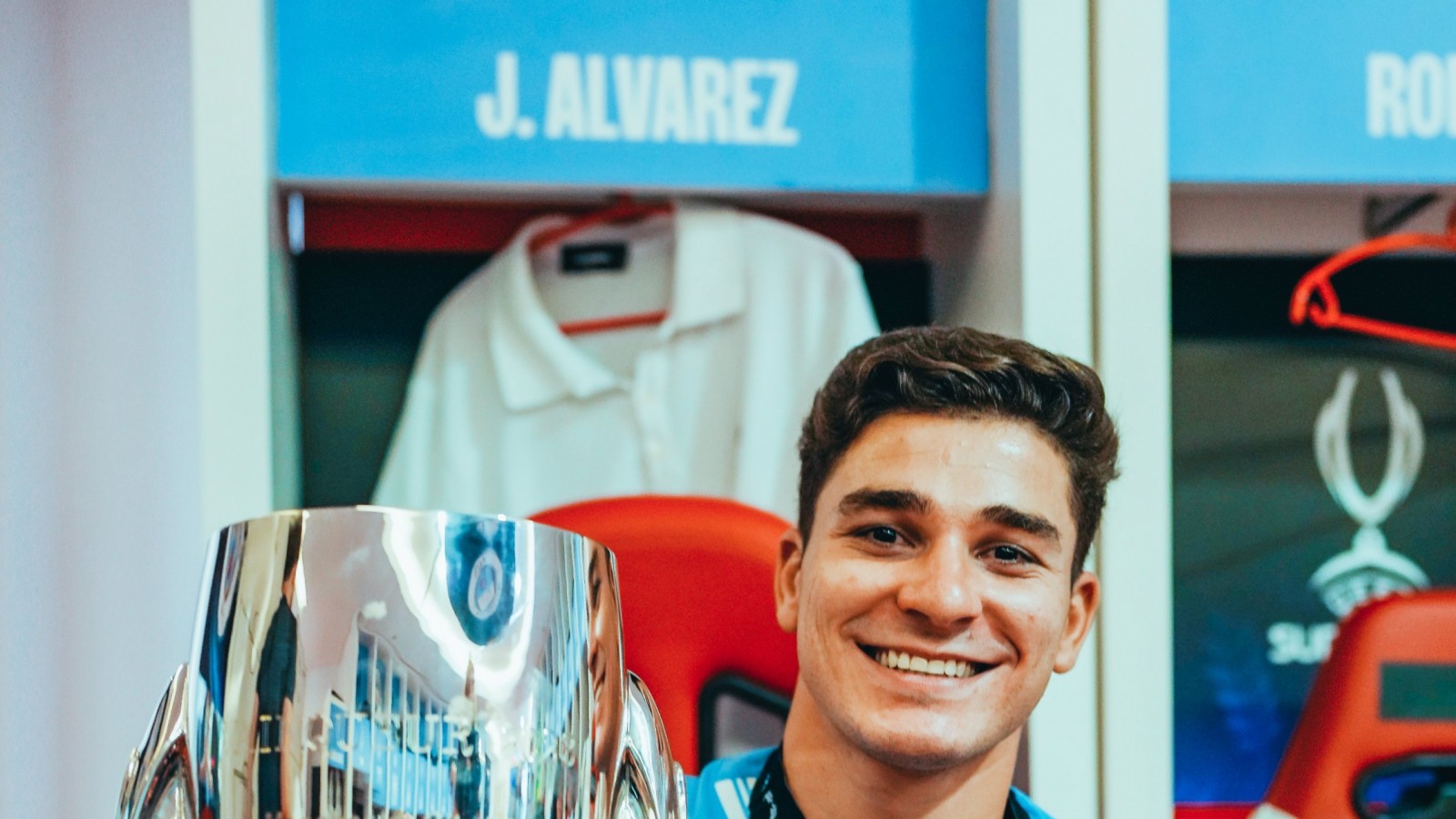 Julián Álvarez se consagró campeón de la Supercopa de Europa