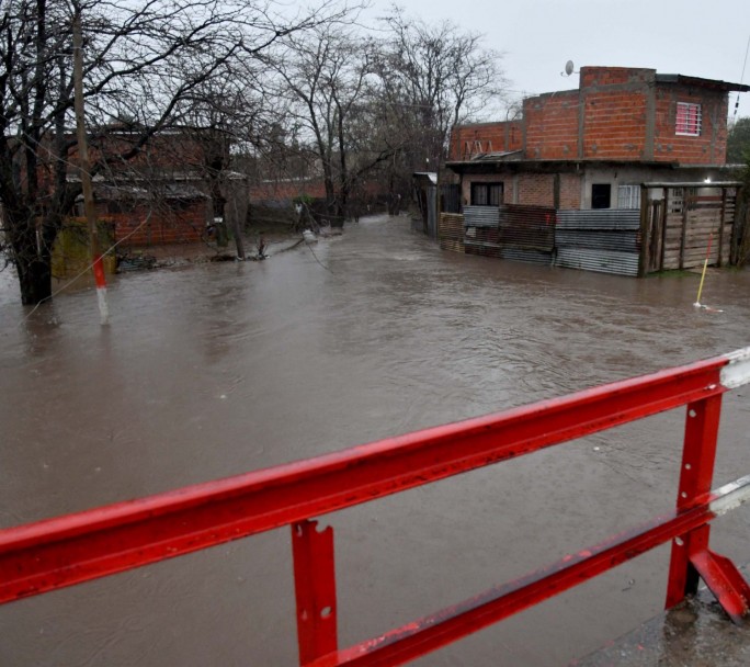 Evacuados y récord de precipitaciones dejó el temporal en suelo bonaerense