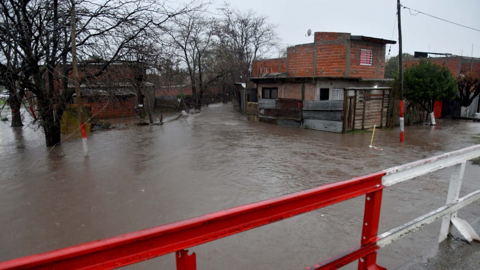 Evacuados y récord de precipitaciones dejó el temporal en suelo bonaerense