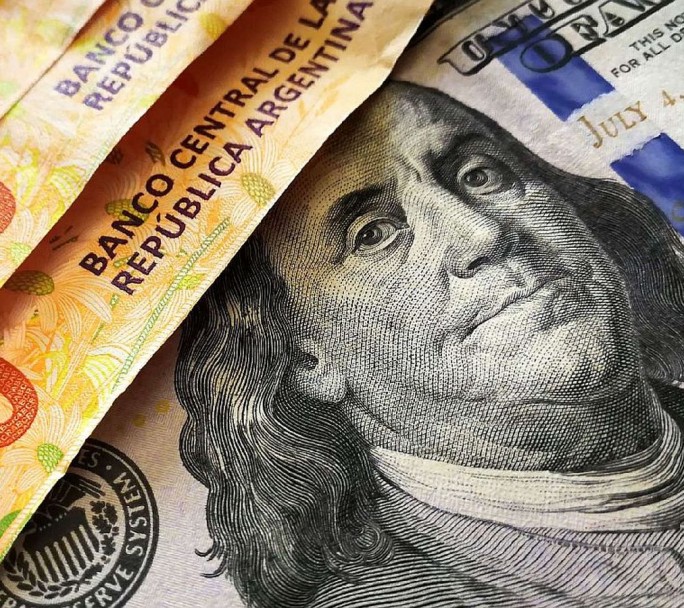 El dólar blue cerró en $730 y el Banco Central volvió a comprar divisas