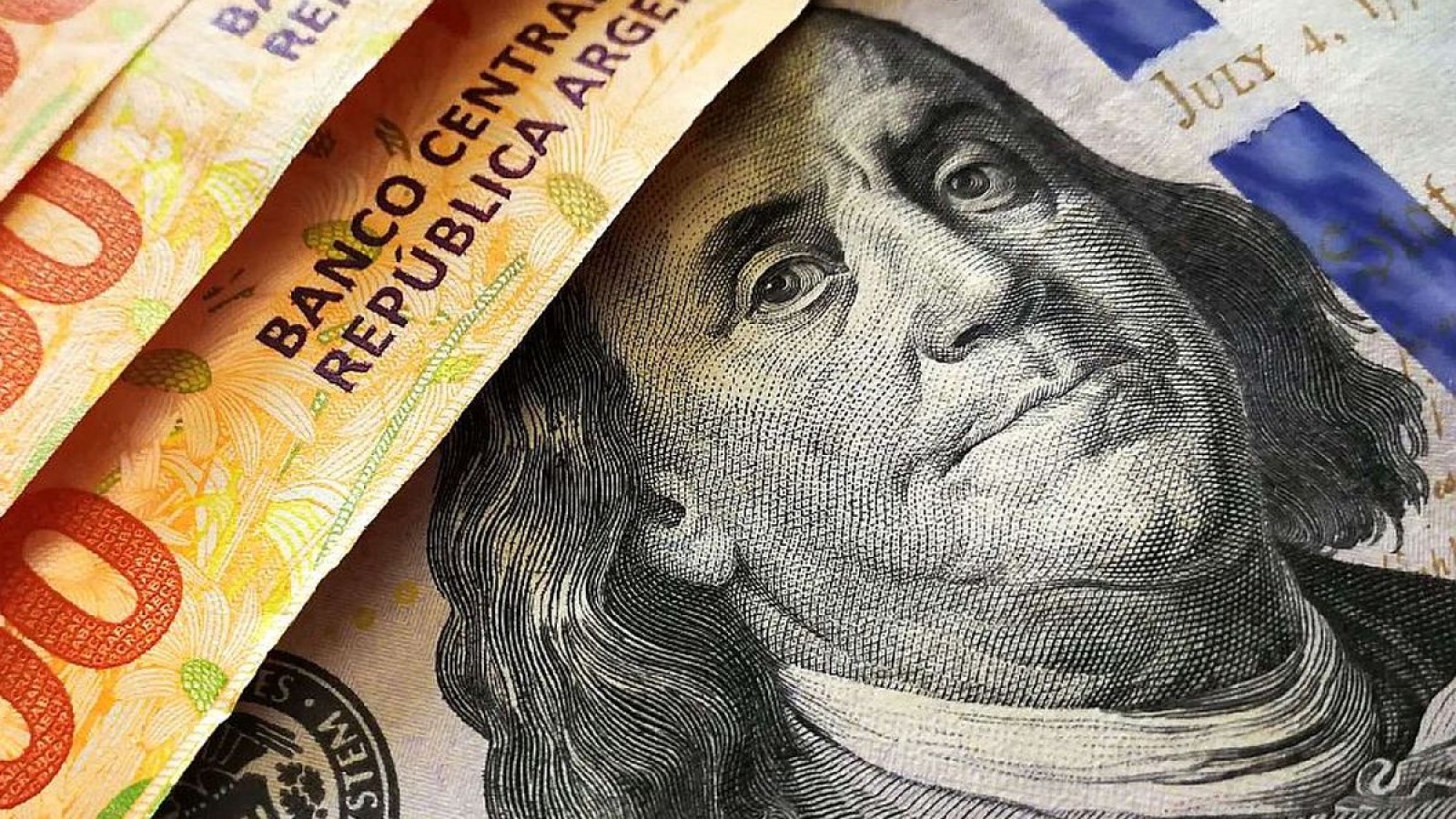El dólar blue cerró en $730 y el Banco Central volvió a comprar divisas