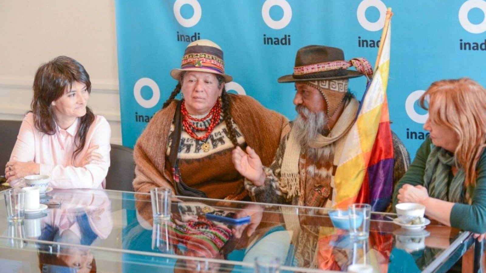 El Inadi recibió a una pareja indígena que había sido discriminada en TV