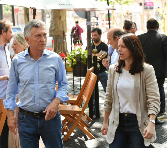 Mauricio Macri se sumó a la campaña de Patricia Bullrich: repartió boletas con candidatos de JxC