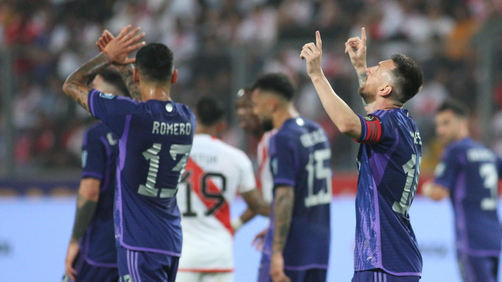 Argentina le ganó a Perú 2 -0 con Messi en su esplendor