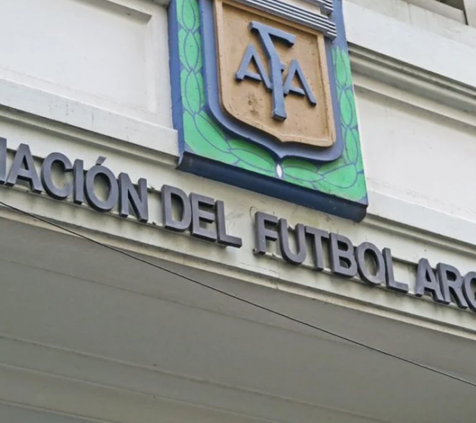 Embargan a la AFA ante el reclamo de un empresario por la organización de amistosos