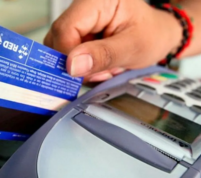 Tarjetas: aumenta el costo de refinanciar deudas