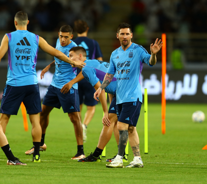 Scaloni comienza a definir el equipo que se enfrentará este jueves con Uruguay