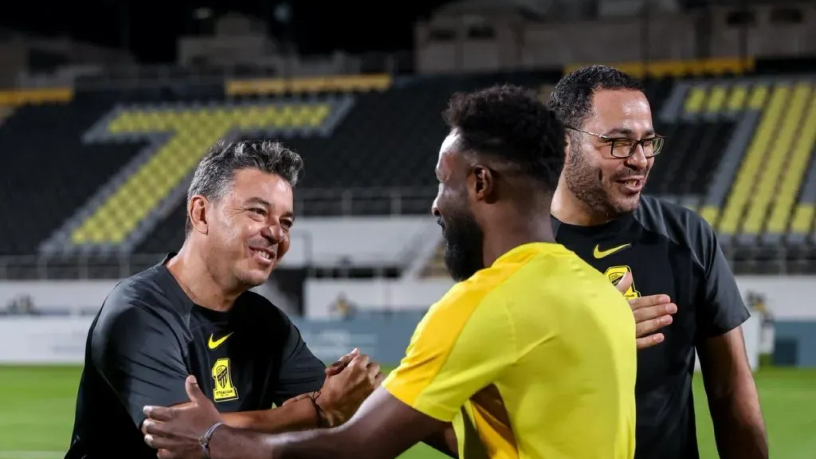 Marcelo Gallardo dirigió su primera practica en Al Ittihad con la presencia de Benzema y Kanté