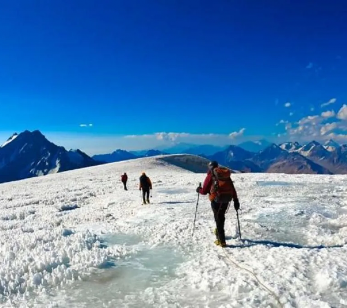 Andinistas argentinos desaparecidos: el Ejército chileno halló tres cuerpos sobre el cerro Marmolejo