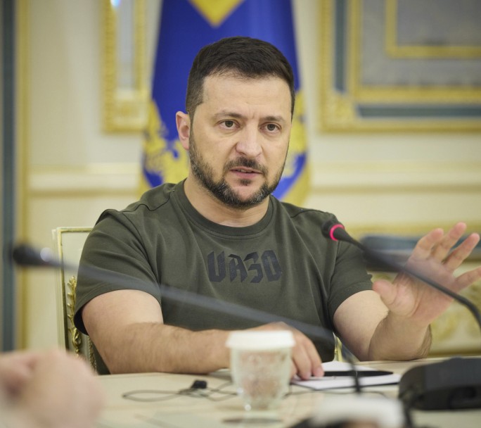 Volodímir Zelensky podría venir a la asunción de Milei