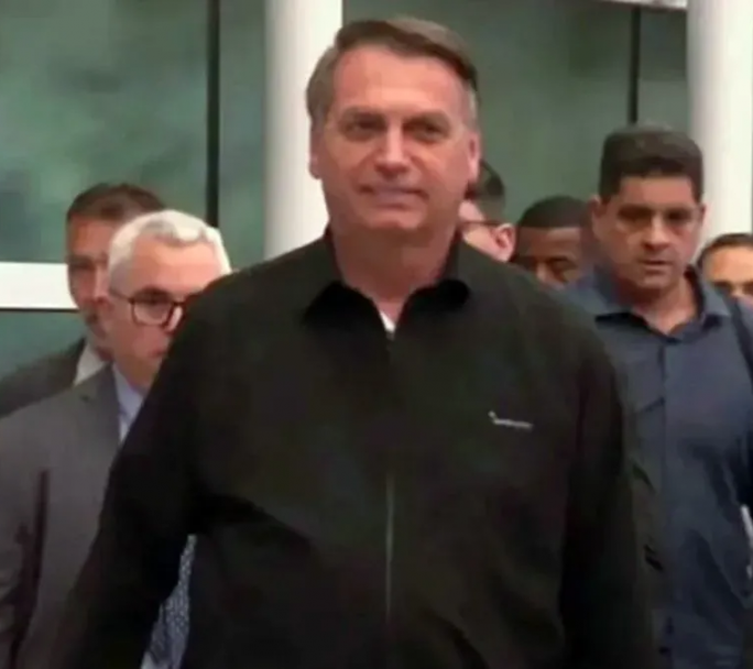 Bolsonaro llegó a la Argentina para asistir a la asunción de Javier Milei