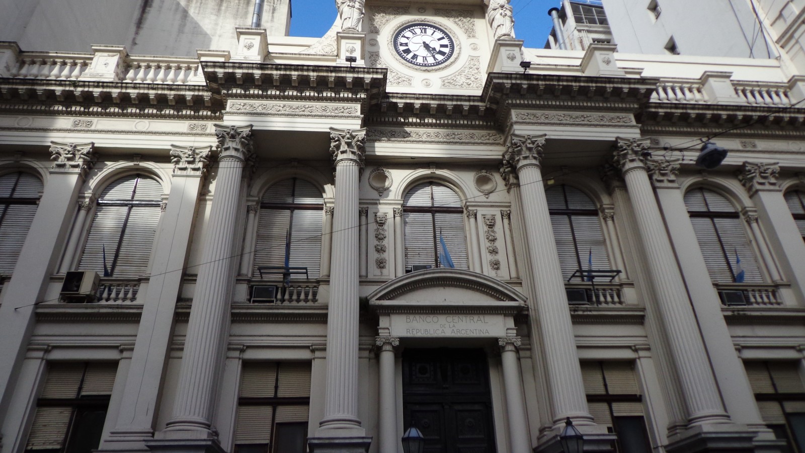 El Banco Central fijó hoy la "regla de conformidad previa" a todas las operaciones