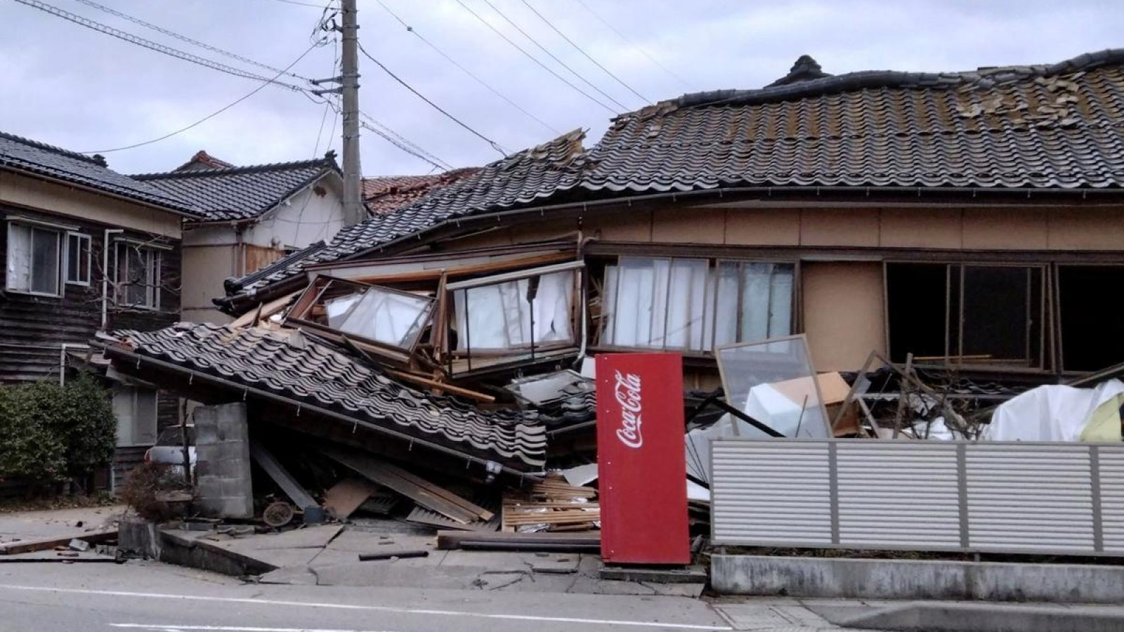 Casi medio centenar de muertos en Japón tras el terremoto de Año Nuevo