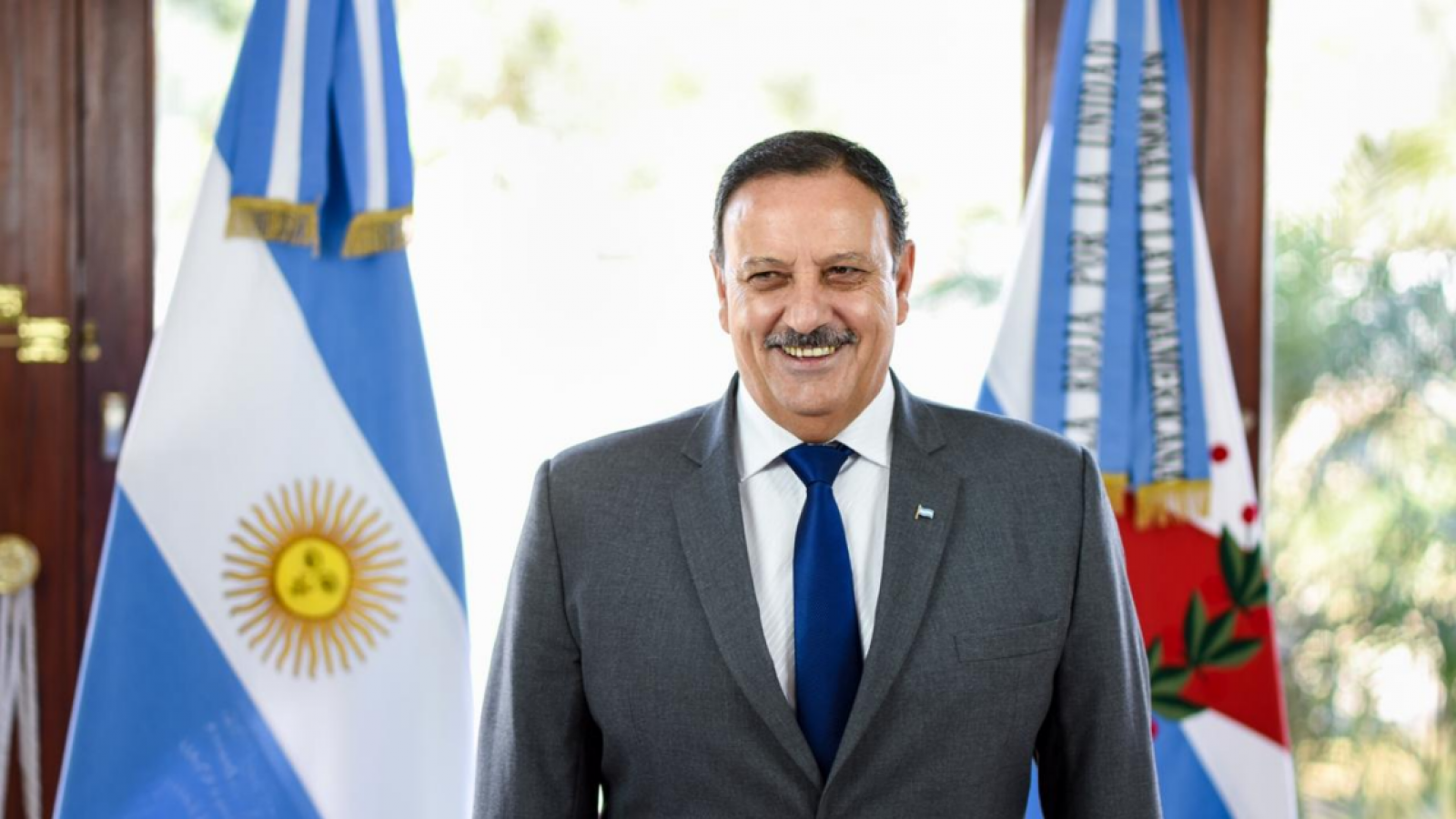 El gobernador de La Rioja otorgó un aumento extraordinario a estatales en medio de la puja con Milei