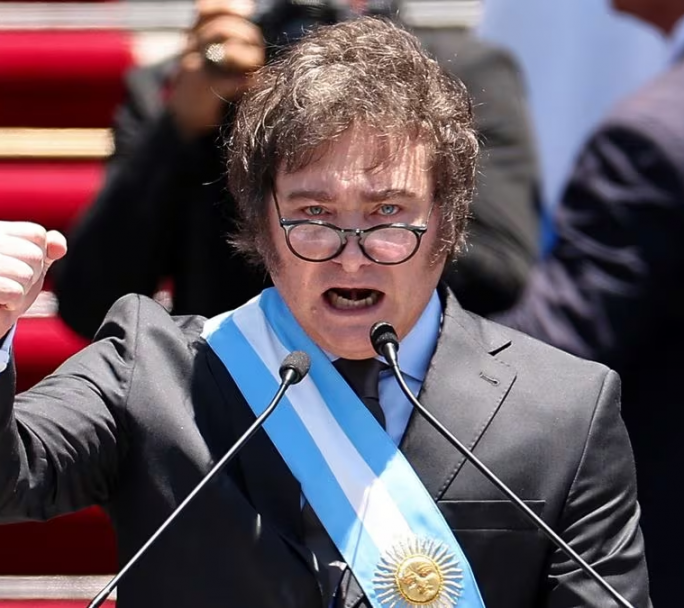 Milei busca diferenciarse de sus antecesores en el cargo y romperá una tradición