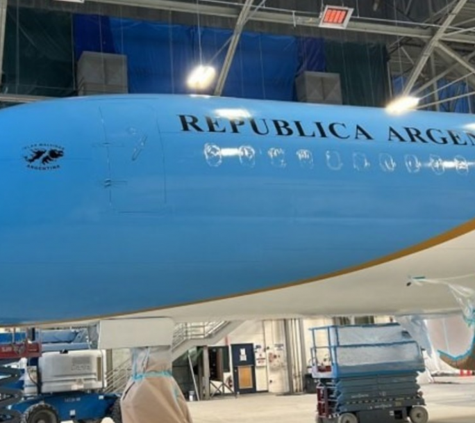 Nueva demanda : no pagaron el combustible del avión presidencial