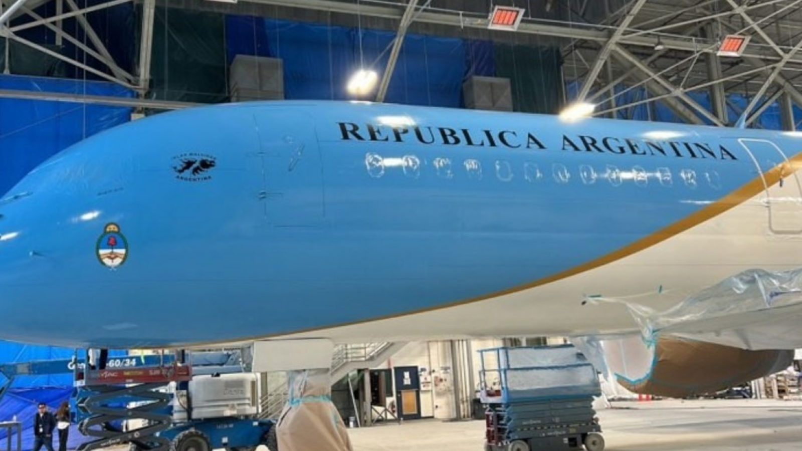 Nueva demanda : no pagaron el combustible del avión presidencial