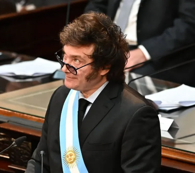 Video sorpresa del gobierno el 24M para discutir con "La Historia Oficial"