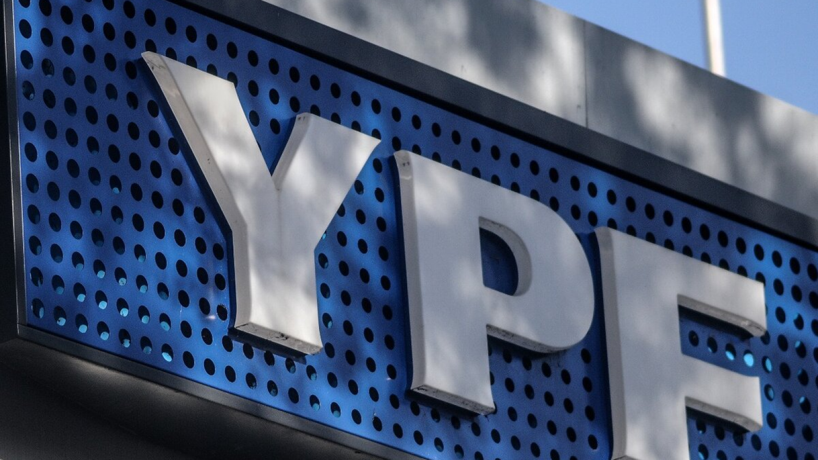 Asamblea de YPF: pérdidas económicas en 2023 aunque los ejecutivos responsables recibirán millones