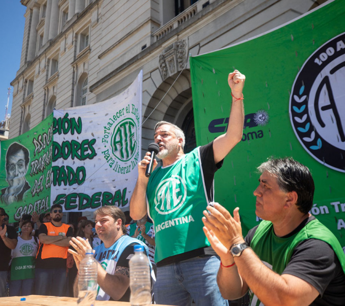 Advertencia del Gobierno al sindicato de empleados estatales , "Las protestas son validas , no el delito "