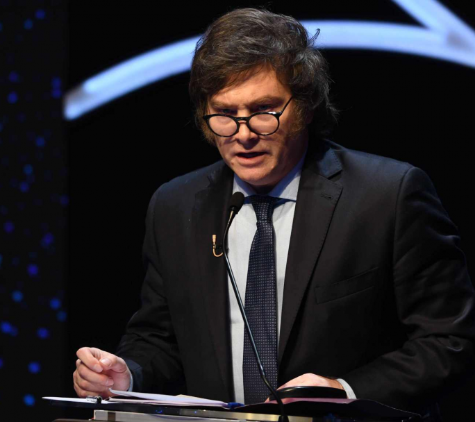 Cadena Nacional del Presidente para anunciar Superávit Fiscal