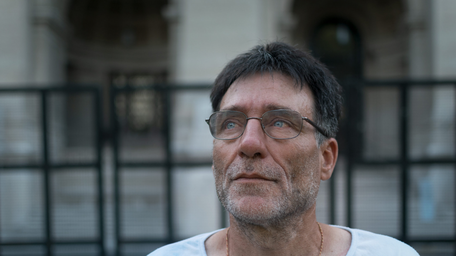 Los curas villeros contra Scioli , quemaron un cartel con su nombre