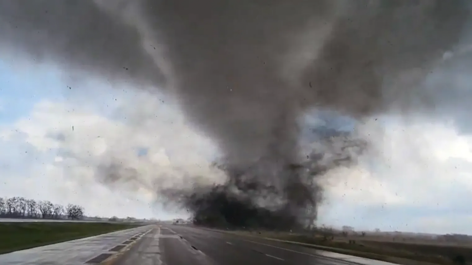 Fuertes tornados en Oklahoma con al menos 4 muertos