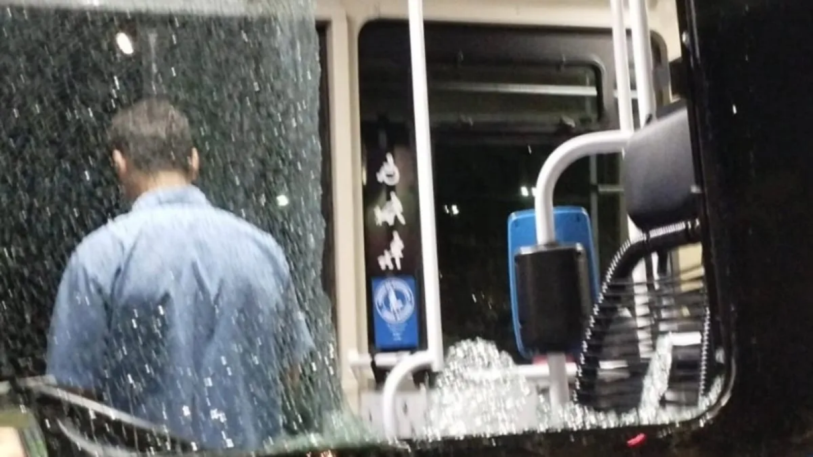 Atacaron 2 colectivos y amenazaron a Pullaro