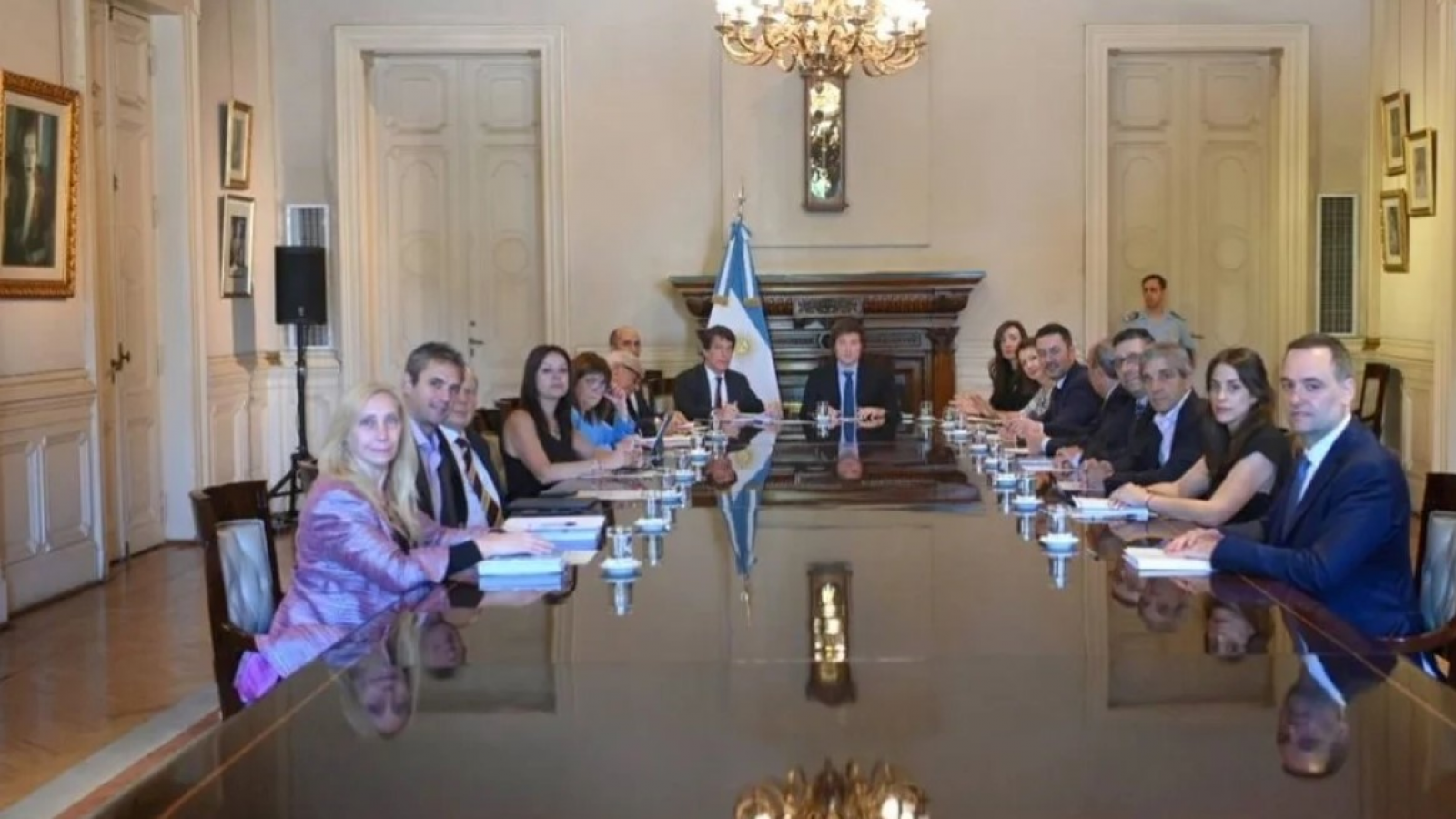 Después de la marcha de la CGT se reunió el Gabinete sin Milei