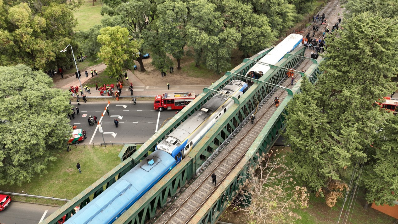 Adorni anuncia la Emergencia Ferroviaria después del accidente en Palermo