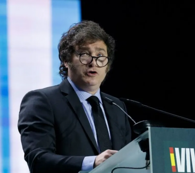 Milei desafió a Pedro Sánchez de cara su nuevo viaje a España: "veremos hasta donde le llega el totalitarismo en sangre"