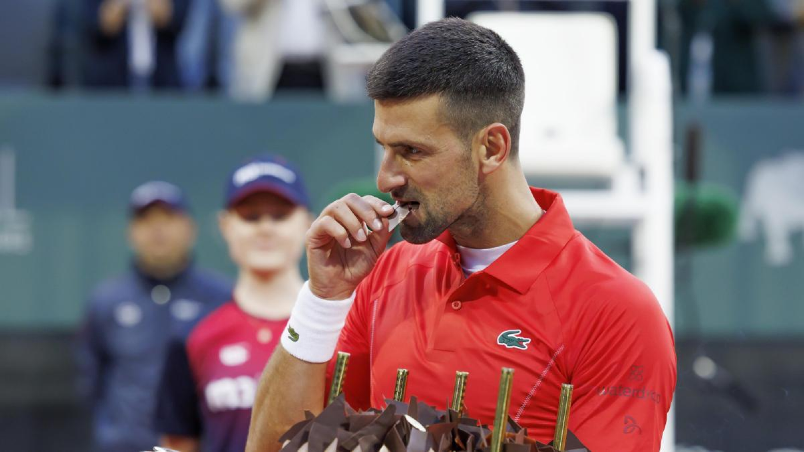 Djokovic festejo su cumpleaños con un triunfo en el abierto de Ginebra