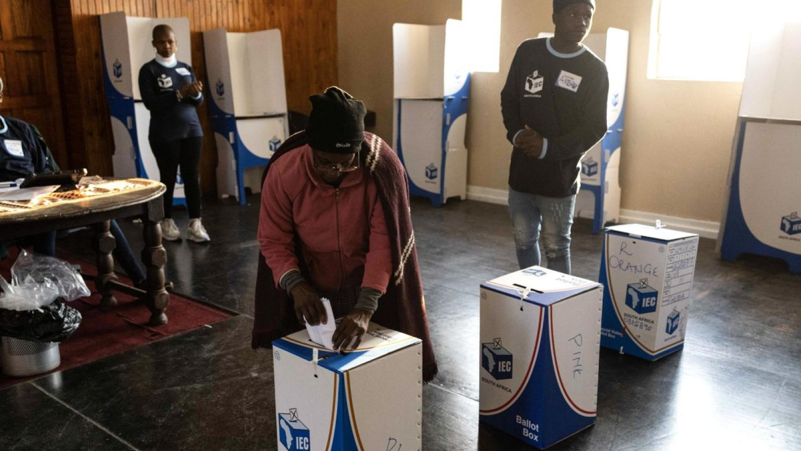 Los sudafricanos votaron en las elecciones mas reñidas de los últimos años