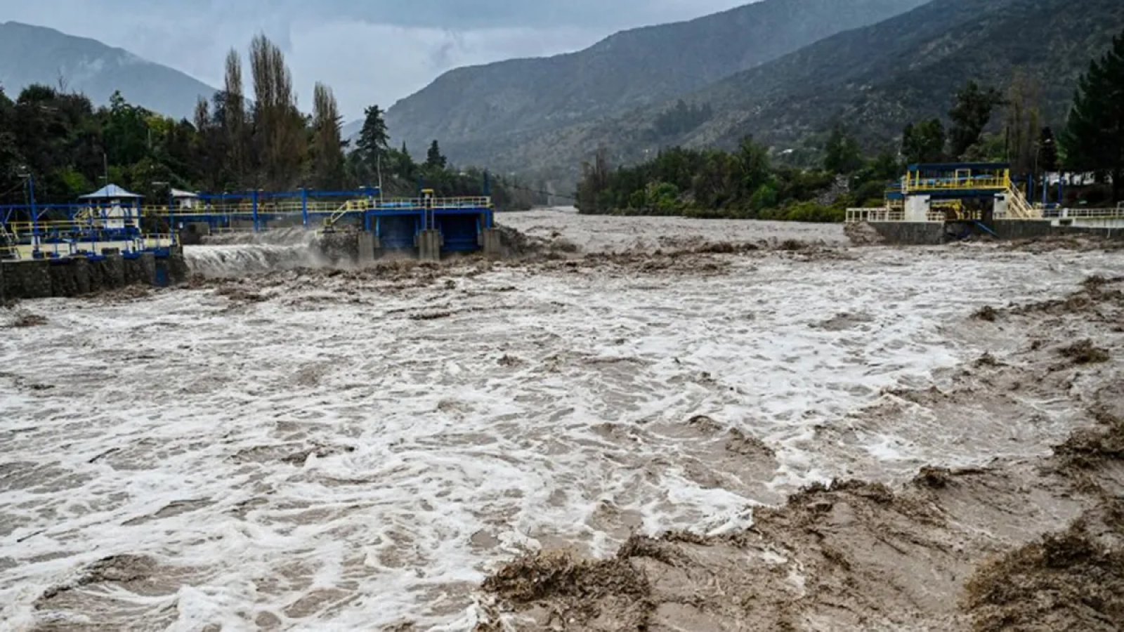 Fuerte temporal en el centro y sur de Chile , un muerto y 4000 damnificados