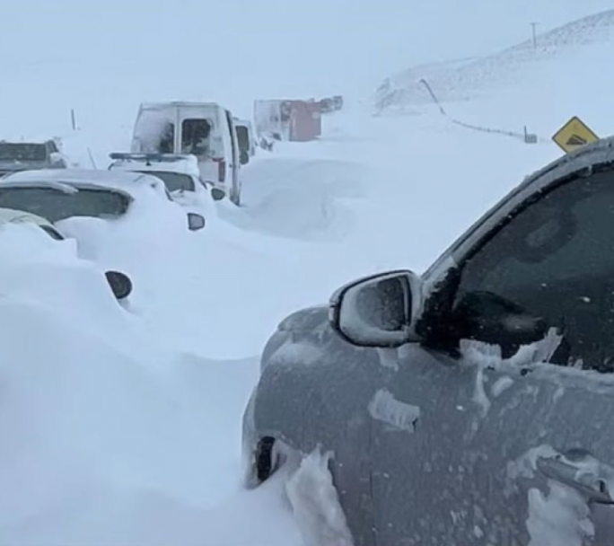 El Sindicato de Vialidad reclama por la situación  de los atascados en la nieve