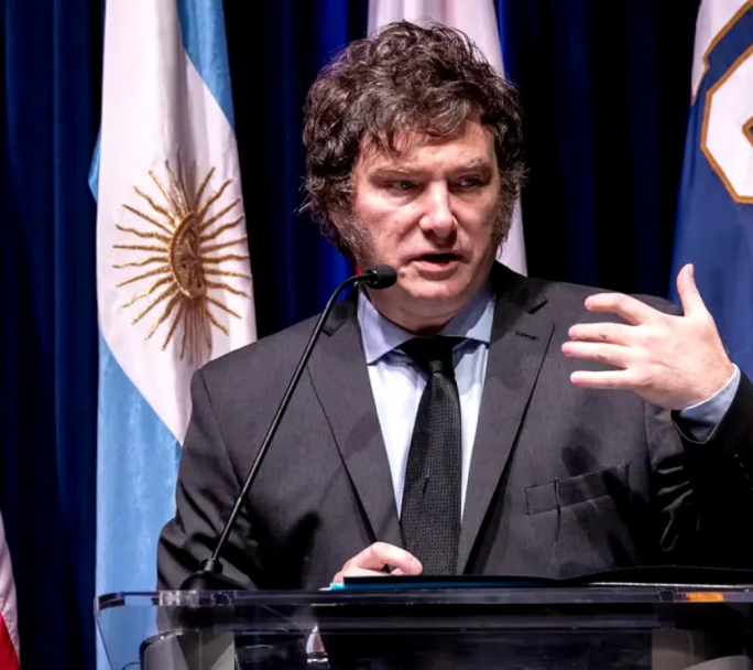 Milei llegó a Estados Unidos para participar de una conferencia con multimillonarios en Idaho