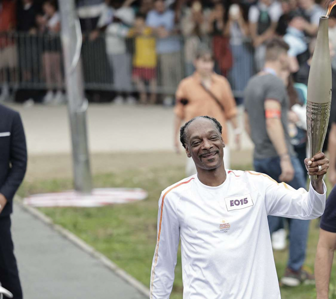 El rapero Snoop Doog fue uno de los elegidos para portar la antorcha olímpica